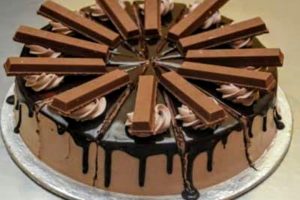 Kit Kat Overload cake