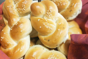 braided bread rolls