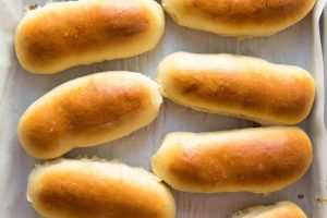 hot dog buns