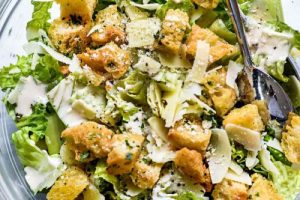 lettuce, croutons and cheese salad